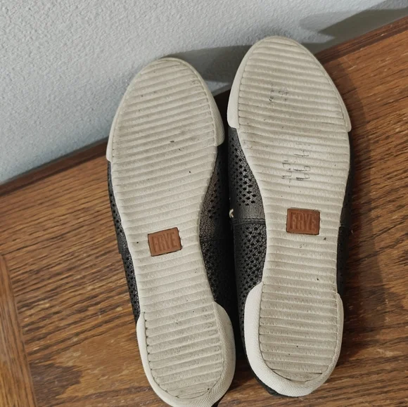 Frye Melanie Pewter Leather Flats Size 6.5 M Metallic - Picture 9 of 12